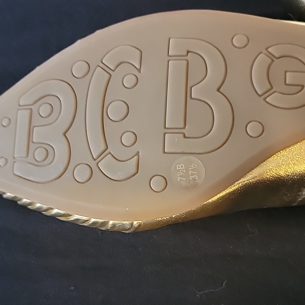 NWT!  BCBGIRLS Pointed Gold Metallic Flats in ORIGINAL BOX - Picture 9 of 9